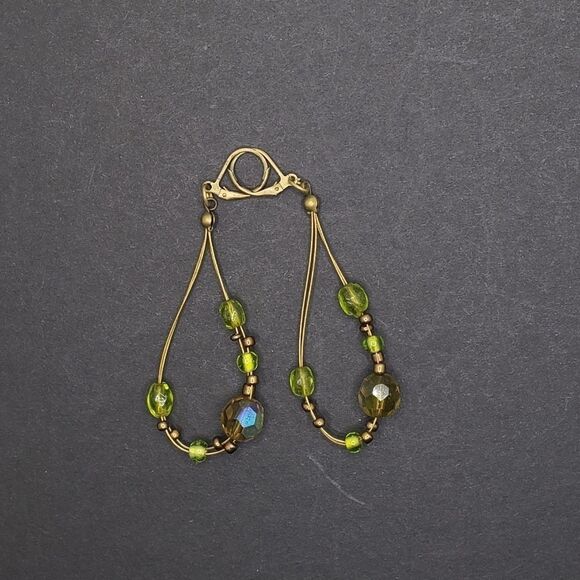 𝅺bronze handmade wire green beaded earrings - Picture 4 of 4